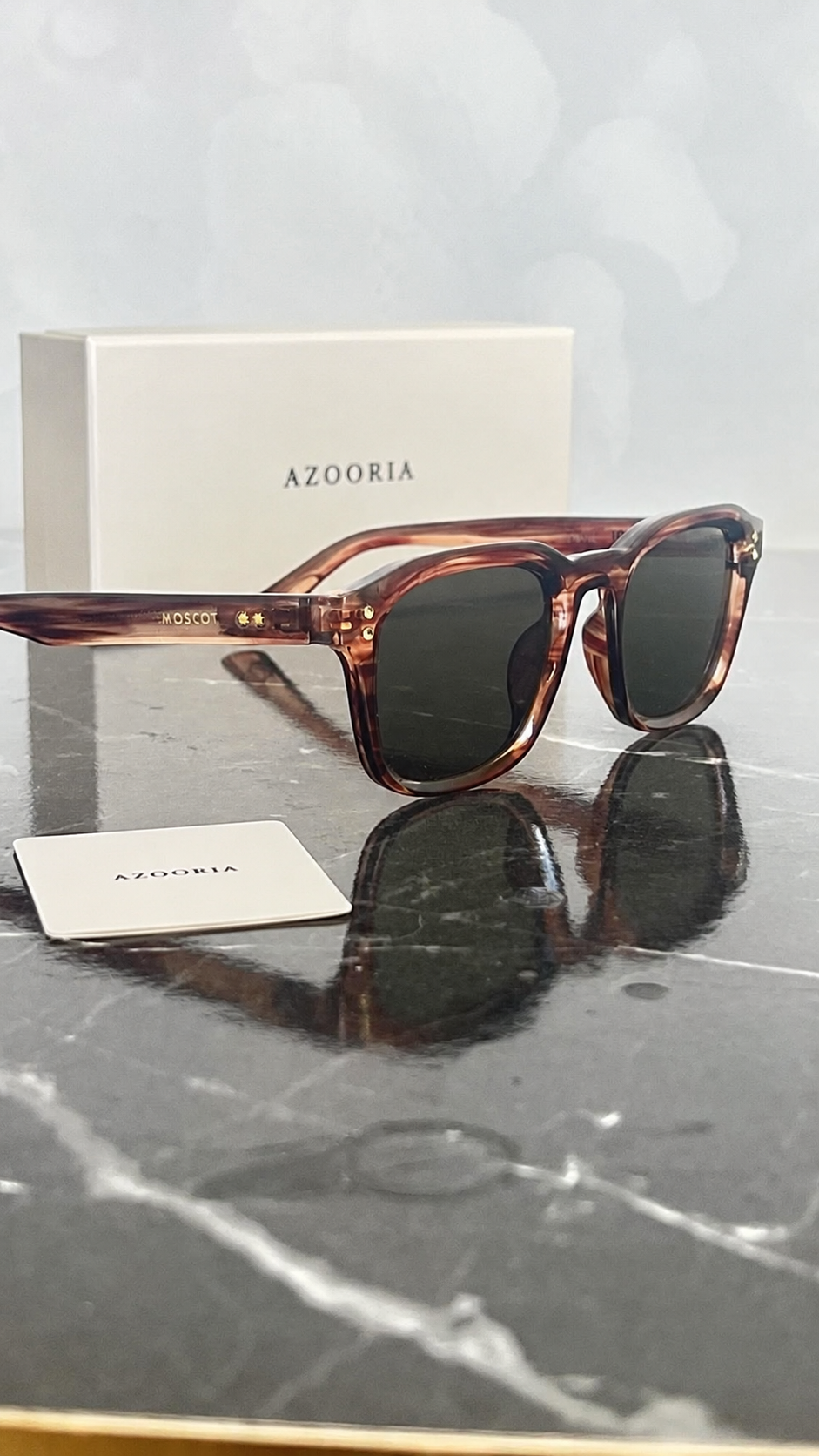 MOSCOT Classic Écaille — vue angle avec coffret AZOORIA