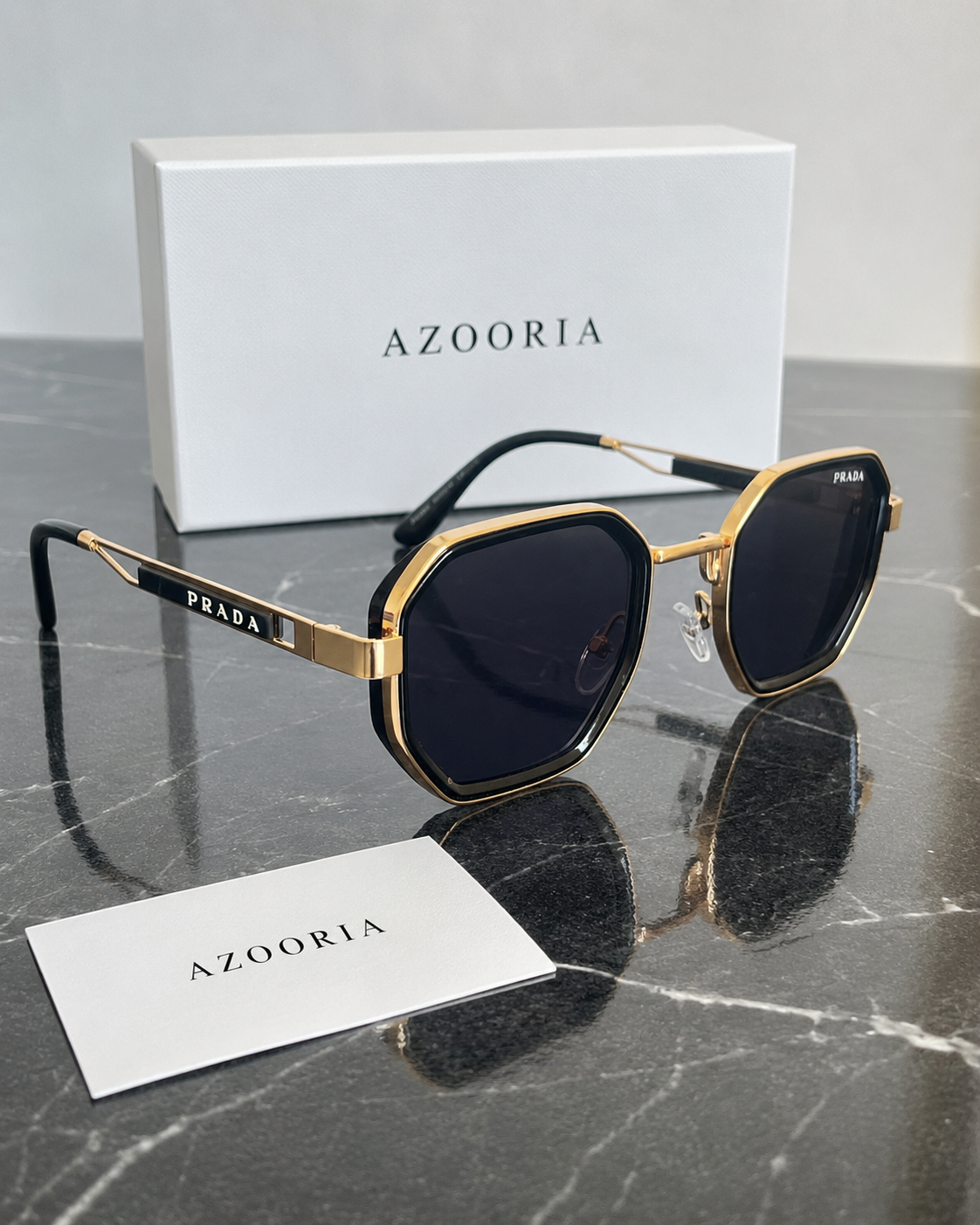 Prada Octogonal Doré — vue angle avec coffret AZOORIA